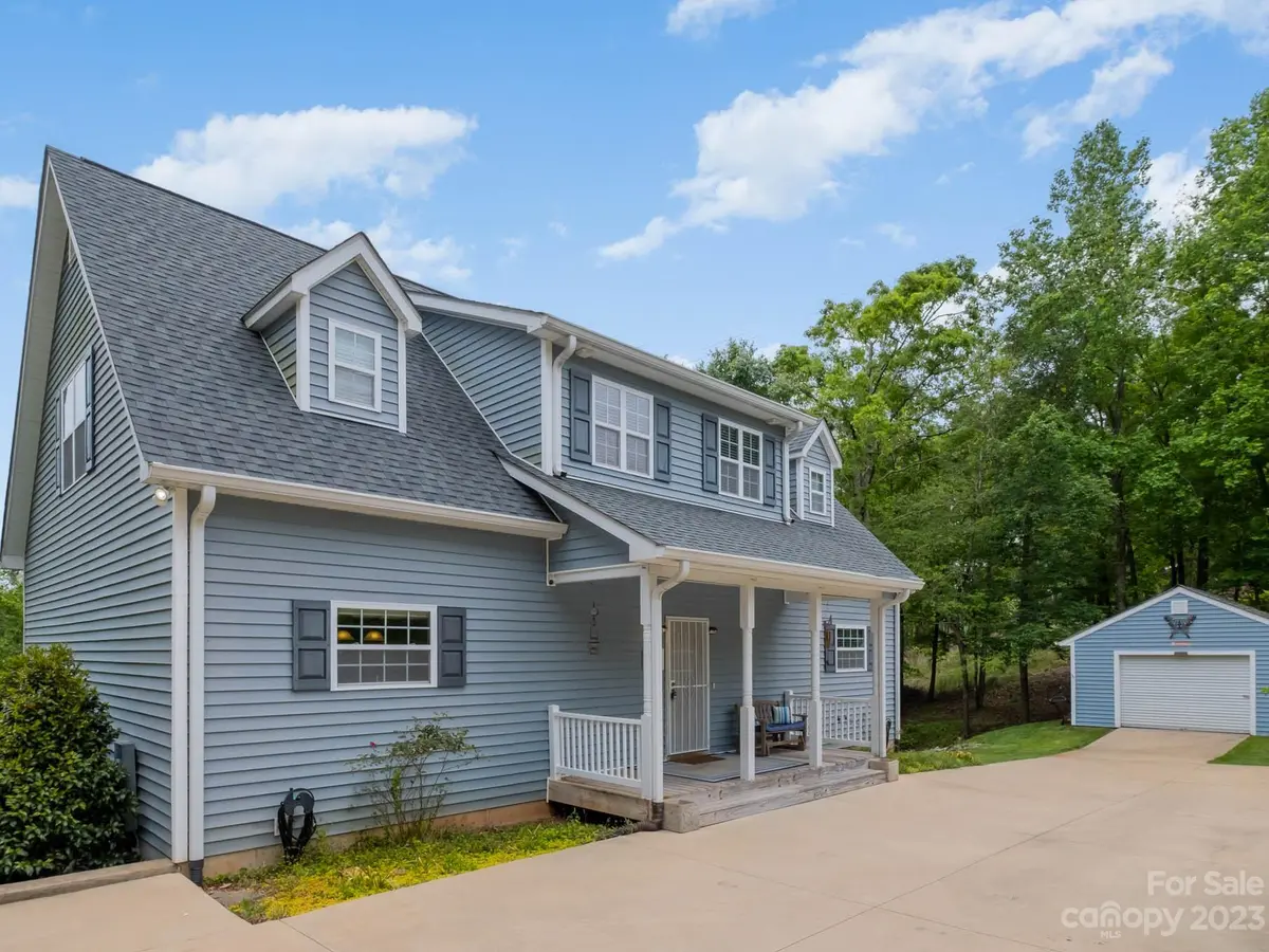 121 Stonecliff LN, Stony Point, NC 28678
