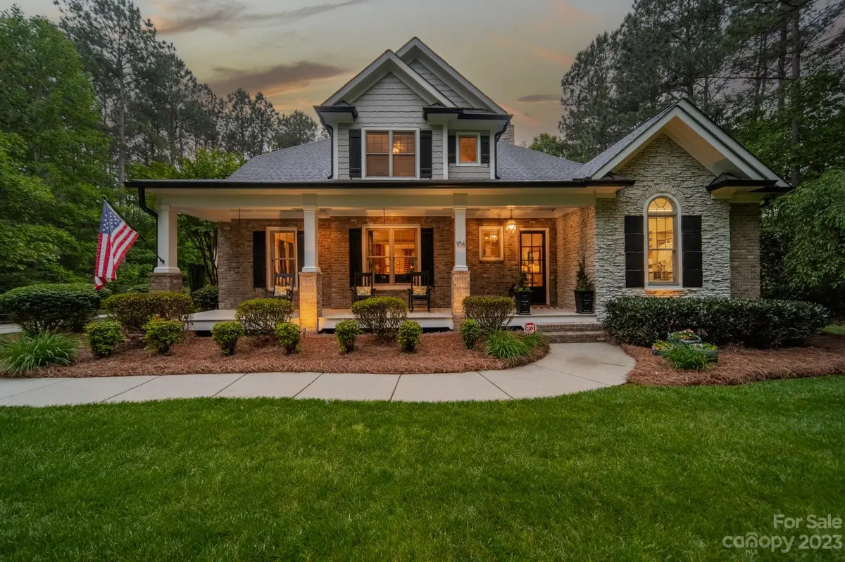 106 Grove Creek LN, Mooresville, NC 28117