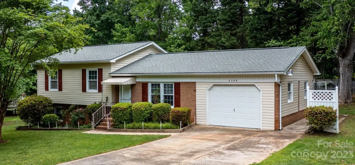 1199 Courtney DR, Hickory, NC 28602