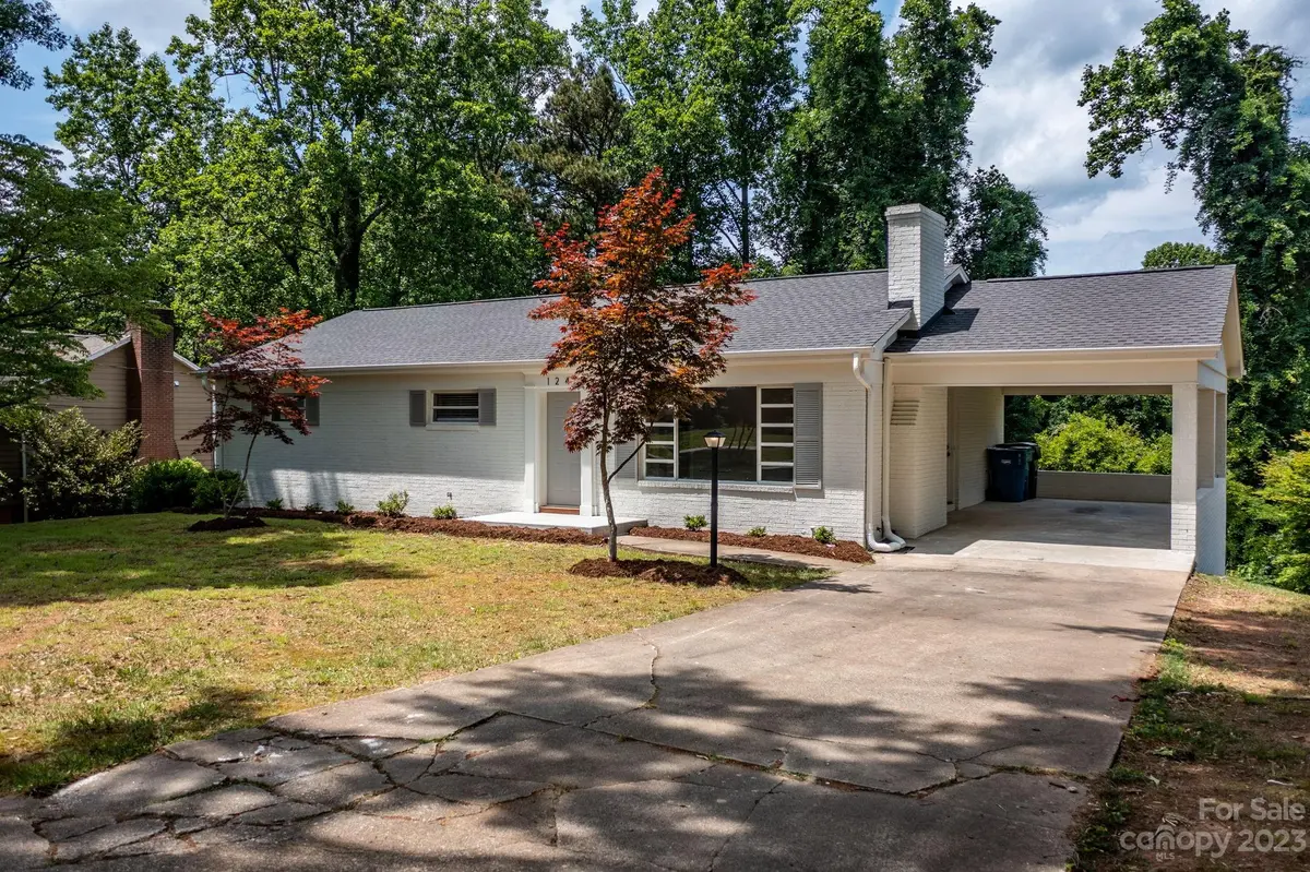 124 28th Avenue DR NW, Hickory, NC 28601