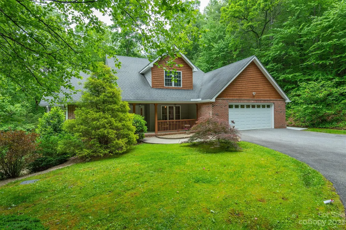 15 Grenadier CT, Candler, NC 28715