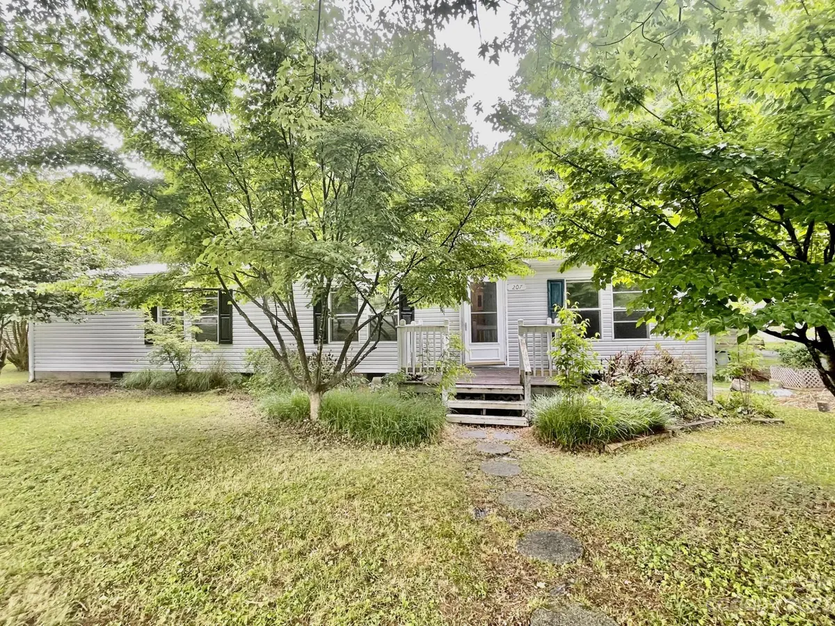 207 Leigh Anne LN, Horse Shoe, NC 28742