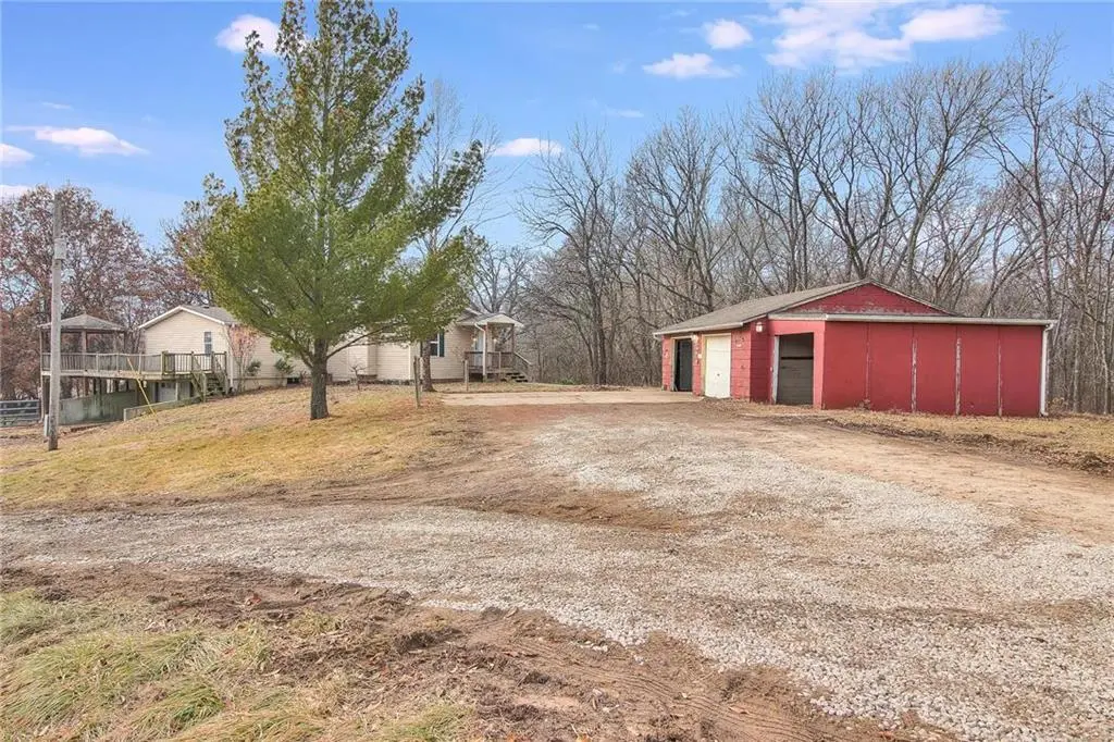 10908 S Outer Belt RD, Lone Jack, MO 64070