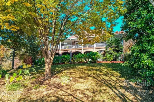6055 Chaucer LN, Granite Falls, NC 28630