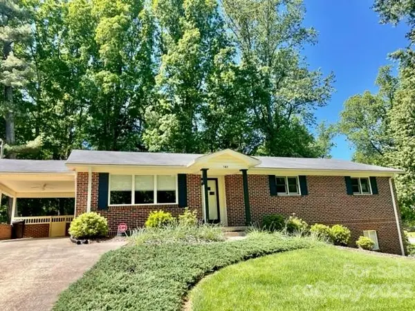 141 30th AVE NW, Hickory, NC 28601