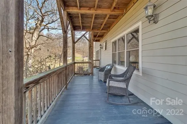 294 Bobcat TRL, Clyde, NC 28721