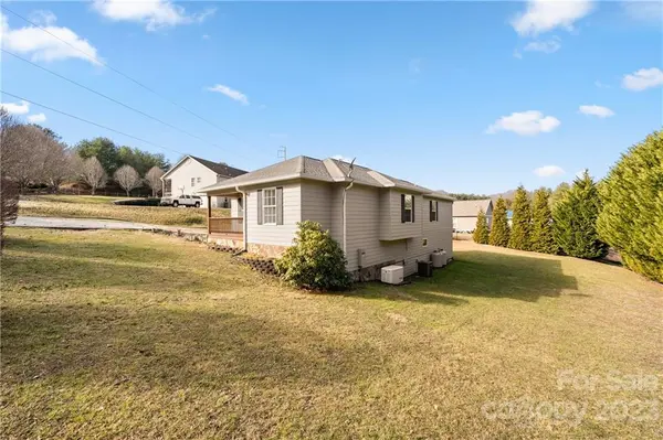 119 Hayfield DR, Canton, NC 28716