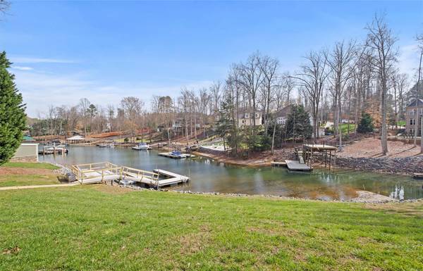 7817 Rabbit CIR, Denver, NC 28037