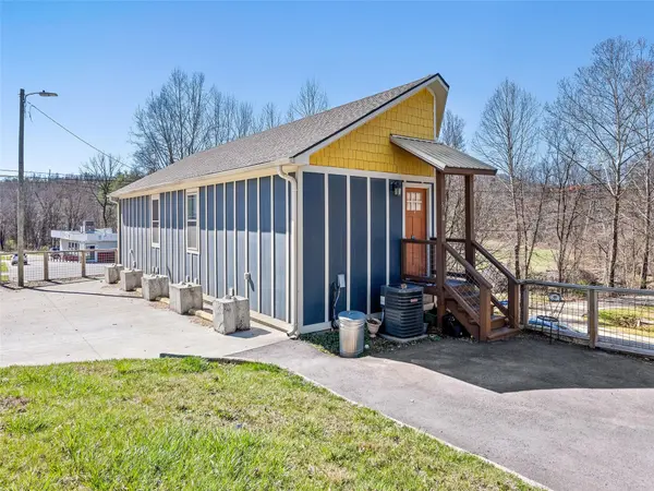 1171 Champion DR, Canton, NC 28716