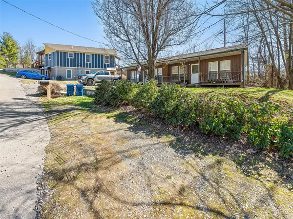 1171 Champion DR, Canton, NC 28716