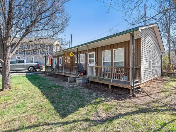 1171 Champion DR, Canton, NC 28716