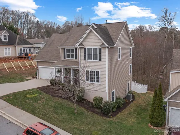 26 Wayward PATH,  Candler,  NC 28715