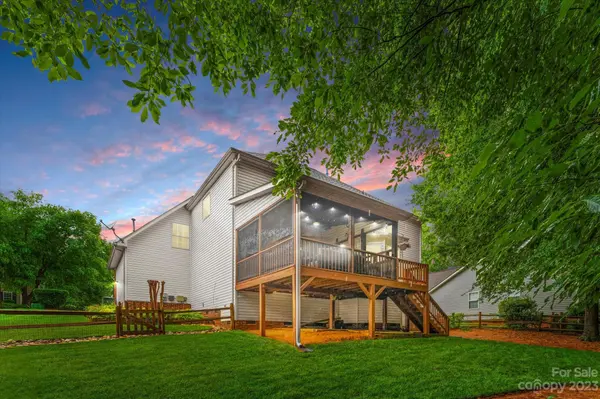 141 Broken Pine LN, Mooresville, NC 28117