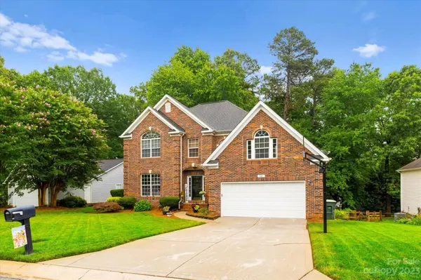 141 Broken Pine LN, Mooresville, NC 28117
