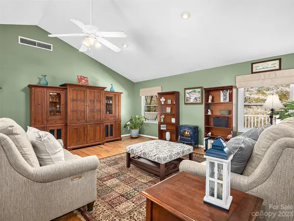 11 Madelyn LN, Fairview, NC 28730