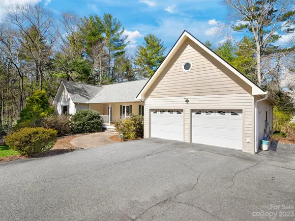 11 Madelyn LN, Fairview, NC 28730