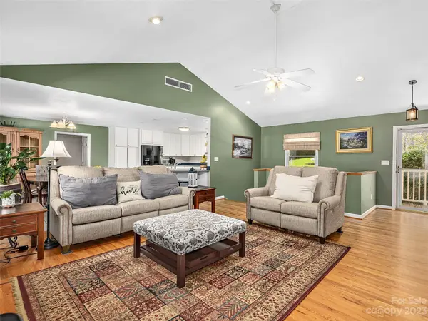 11 Madelyn LN, Fairview, NC 28730