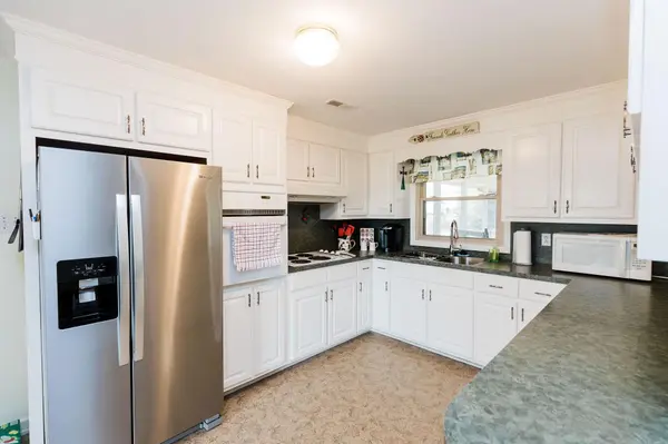 6992 Royal Heights CIR, Hickory, NC 28602