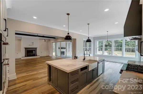 7009 Oakview LN, Charlotte, NC 28226