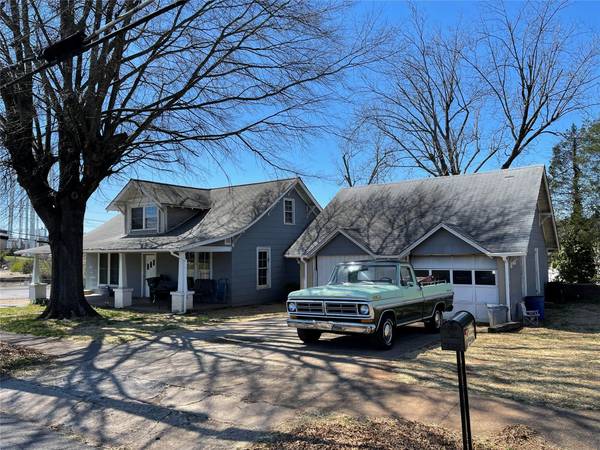 400 N Ashe AVE, Newton, NC 28658