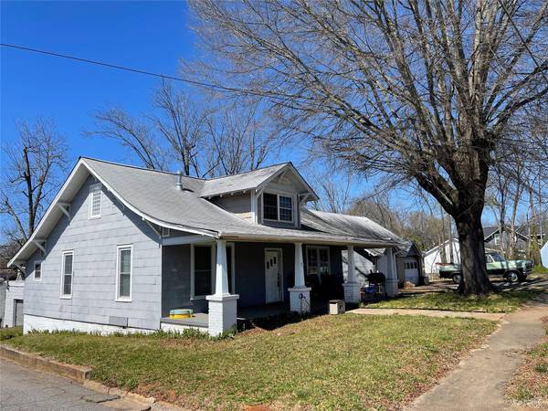 400 N Ashe AVE, Newton, NC 28658
