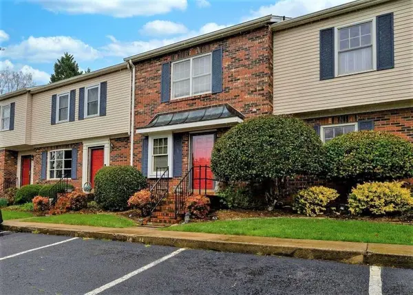 2705 N Center ST #67, Hickory, NC 28601