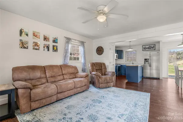 130 Beaverdam Heights DR, Canton, NC 28716