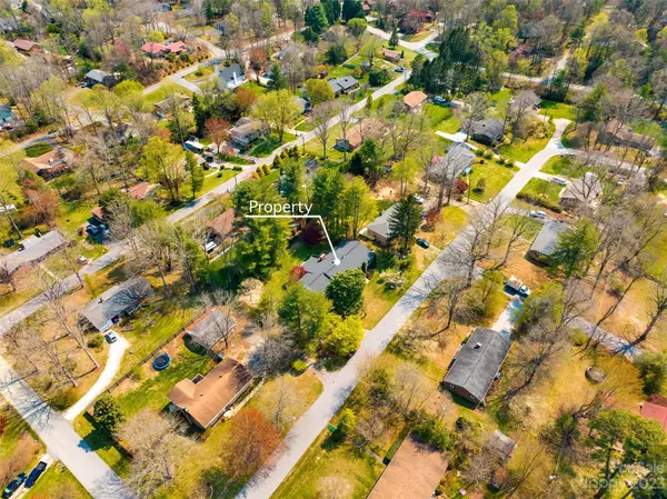 13 Norman RD, Fletcher, NC 28732
