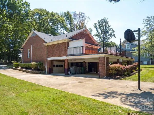 317 Pine Island DR, Charlotte, NC 28214
