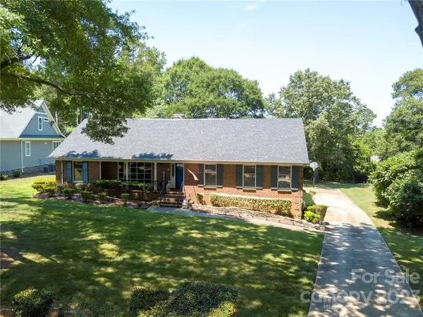 317 Pine Island DR, Charlotte, NC 28214