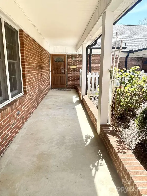 100 W Park AVE #A, Mooresville, NC 28115