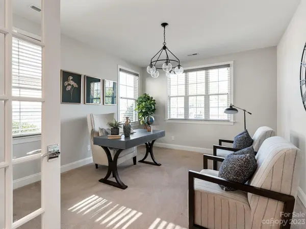 1020 N Sharon Amity RD, Charlotte, NC 28211