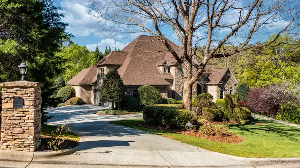 235 21st Avenue DR NW, Hickory, NC 28601