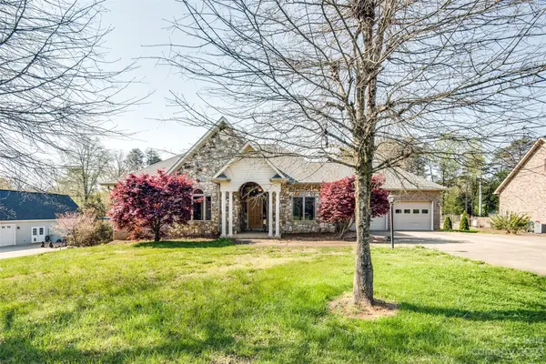 3043 Ninth Tee DR, Newton, NC 28658