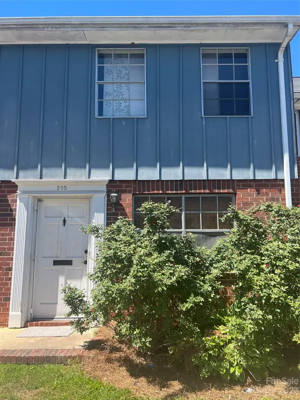 1300 Larchmont PL #205, Salisbury, NC 28144
