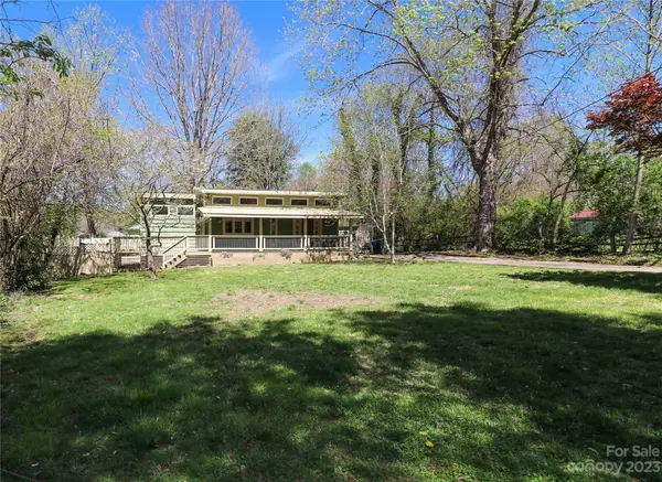 1211 Cherokee DR, Hendersonville, NC 28739