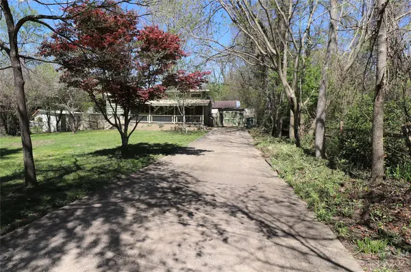 1211 Cherokee DR, Hendersonville, NC 28739