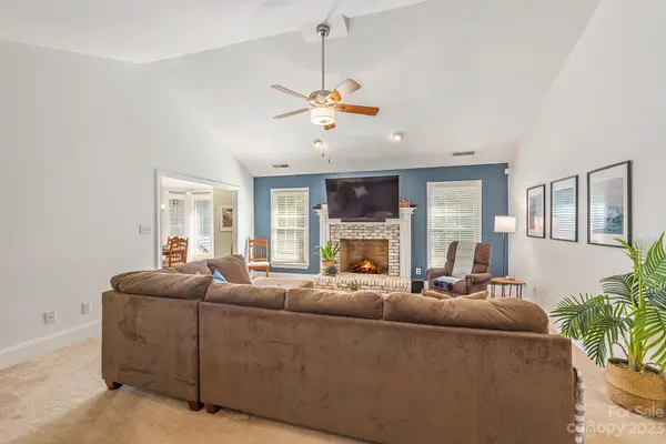 7016 Cheyenne DR, Charlotte, NC 28262