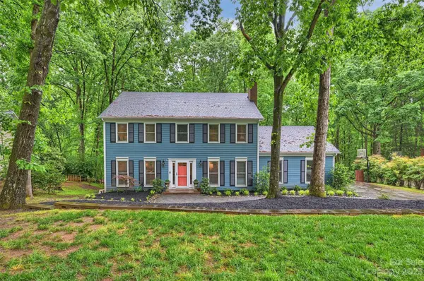 9717 Whitethorn DR, Charlotte, NC 28277