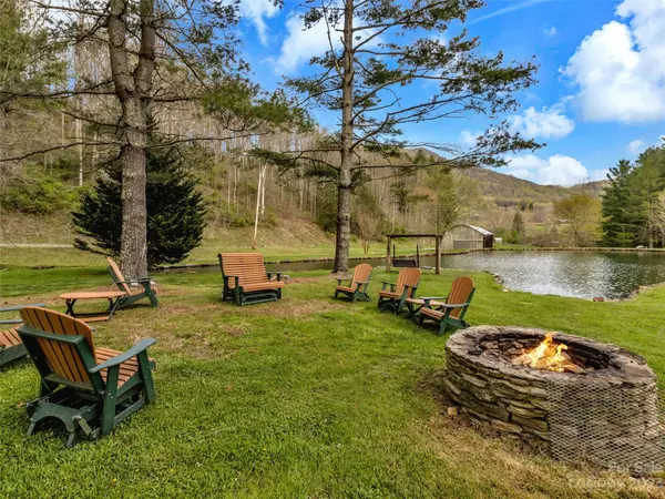 95 White Water DR, Bakersville, NC 28705