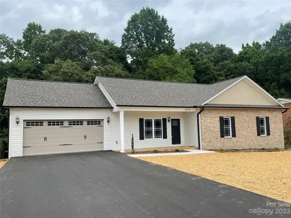 3925 13th Street CIR NE, Hickory, NC 28601