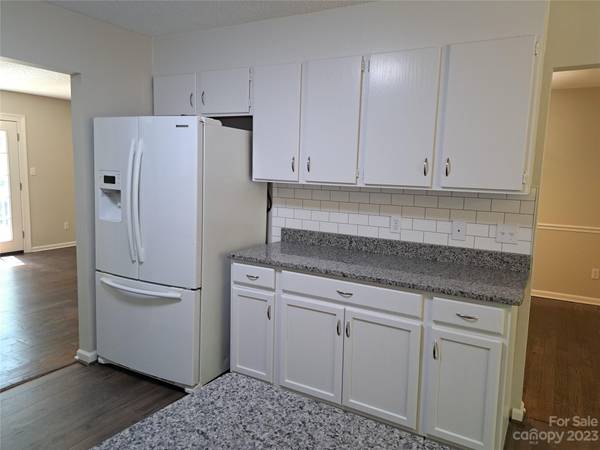 1282 Canseco LN, Hickory, NC 28602