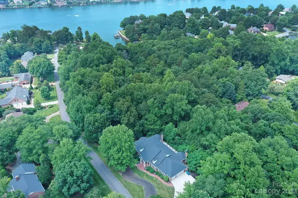 4042 NW 4th Street LN, Hickory, NC 28601