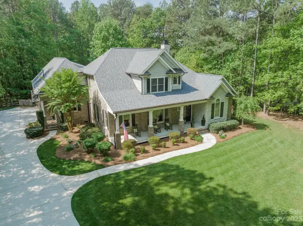 106 Grove Creek LN, Mooresville, NC 28117