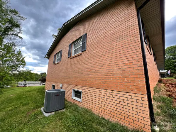 3842 Laurel Heights DR, Morganton, NC 28655