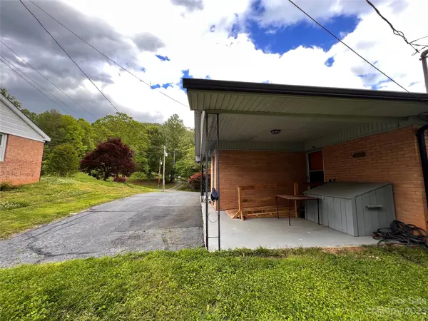 3842 Laurel Heights DR, Morganton, NC 28655