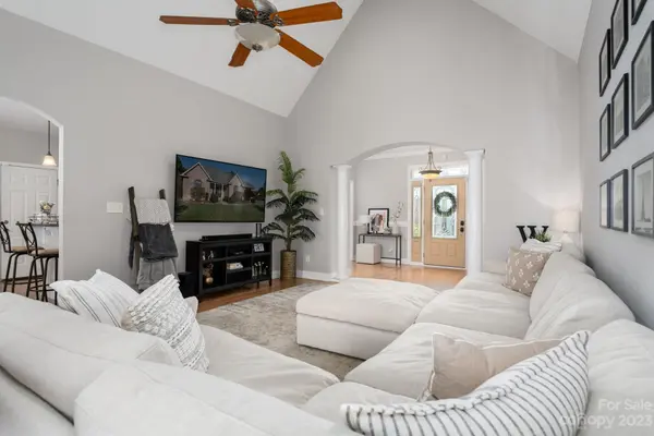 15 Frost LN, Taylorsville, NC 28681