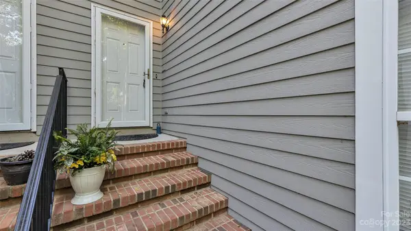 9034 Saint Pierre LN, Charlotte, NC 28277