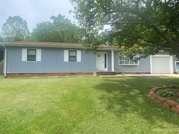 2013 19th Avenue CIR NE, Hickory, NC 28601