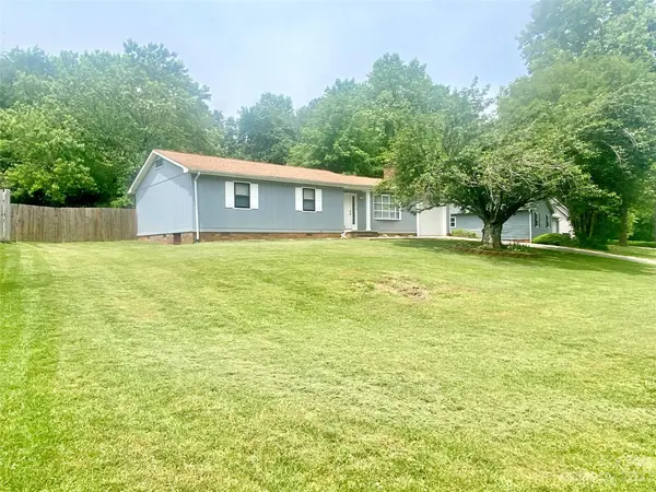 2013 19th Avenue CIR NE, Hickory, NC 28601